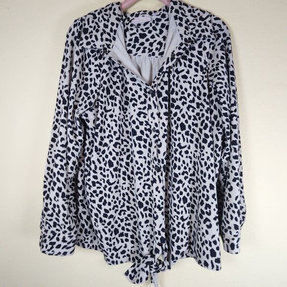 Susan Graver Tops - Susan Graver Animal print snap front Tie‎ front lined soft work blouse Size 1X